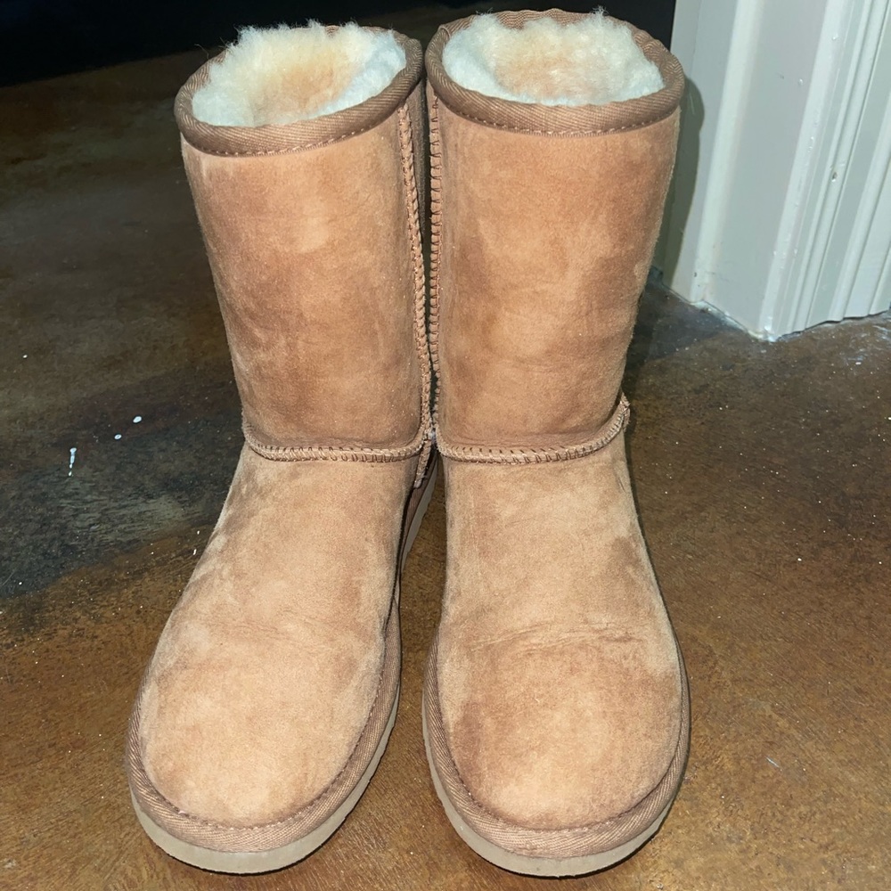 UGG